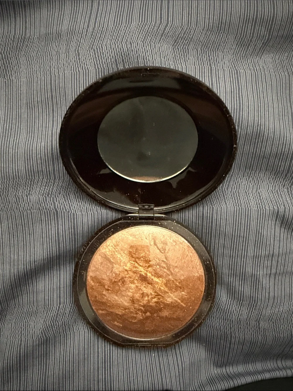 laura mercier Radiance Baked Bronzer - New
